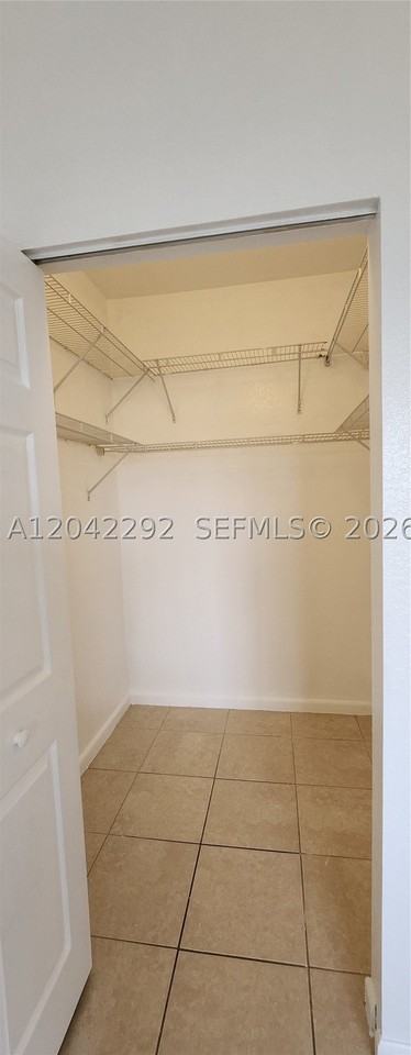 10949 Sw 181st Ter #0 - Photo 5 of 32