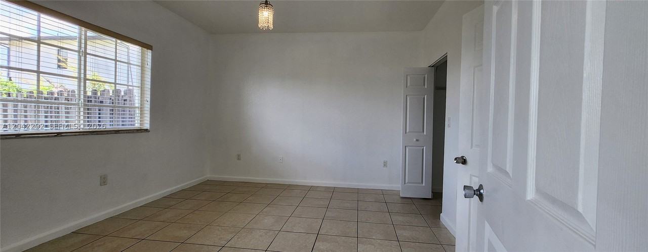 10949 Sw 181st Ter #0 - Photo 7 of 32