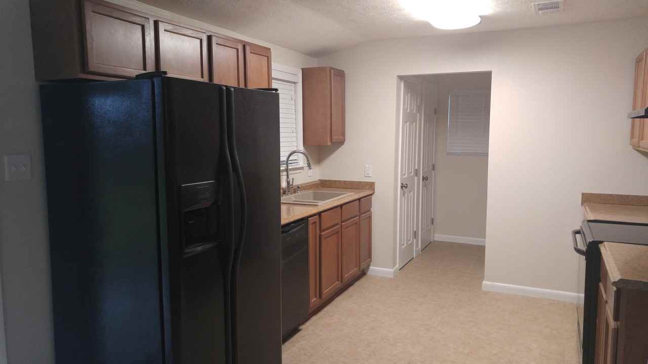 3825 Bristol Dr - Photo 2 of 6