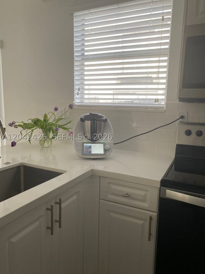 5245 Nw 112th Ave #8 - Photo 5 of 36