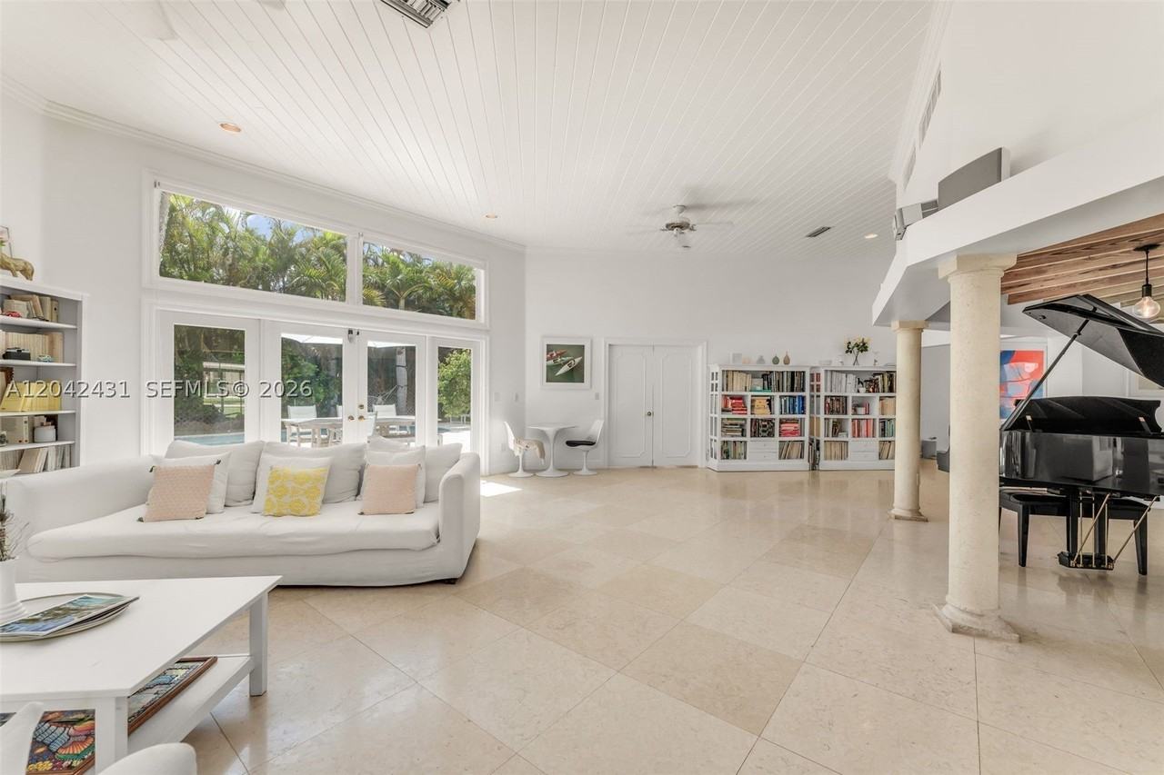 7924 Sw 50th Ct - Photo 2 of 27