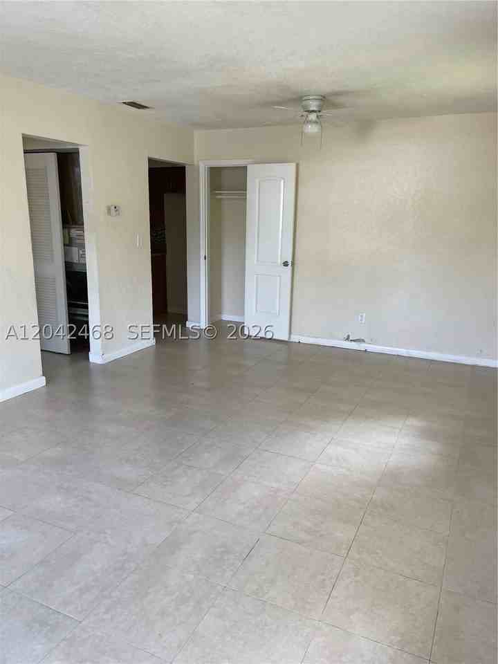 16041 Ne 18th Pl #1 - Photo 3 of 6