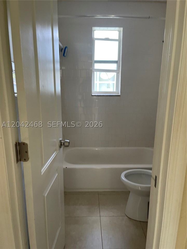 16041 Ne 18th Pl #1 - Photo 4 of 6