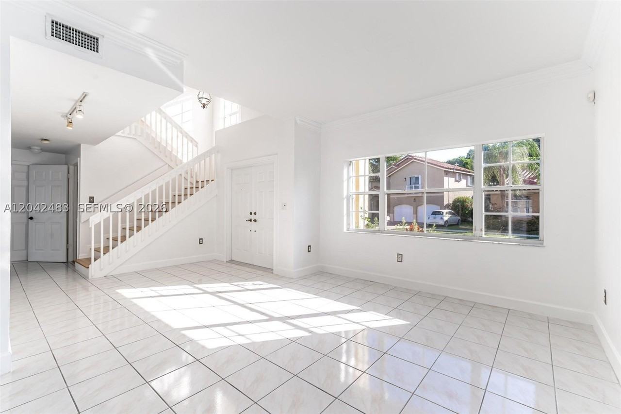 4671 Sw 154th Pl - Photo 4 of 31