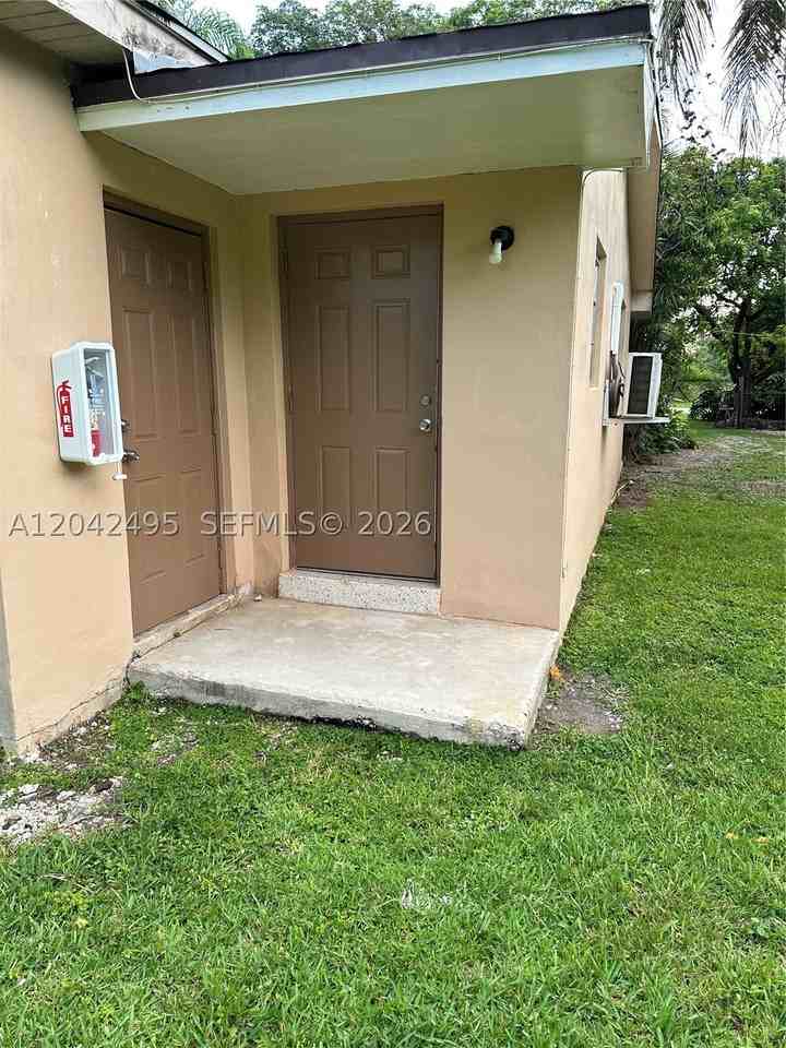 22851 Sw 157th Ave #1 - Photo 3 of 21