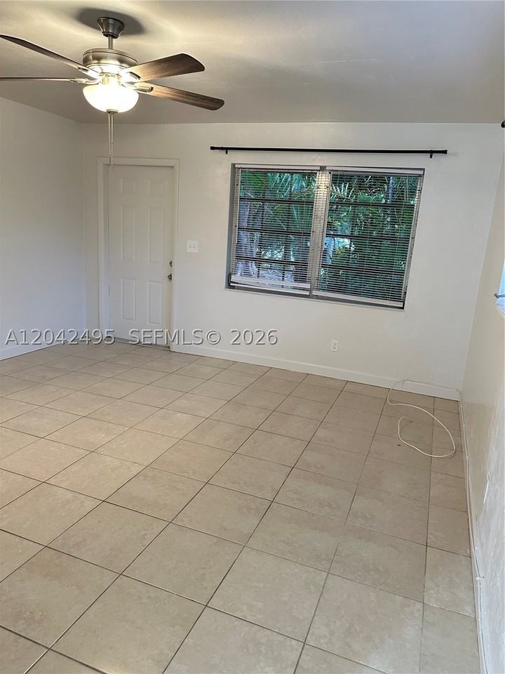 22851 Sw 157th Ave #1 - Photo 5 of 21