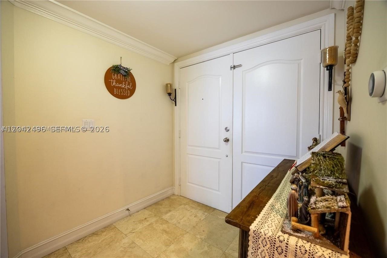 9 Ne 20th Ave #201 - Photo 6 of 42