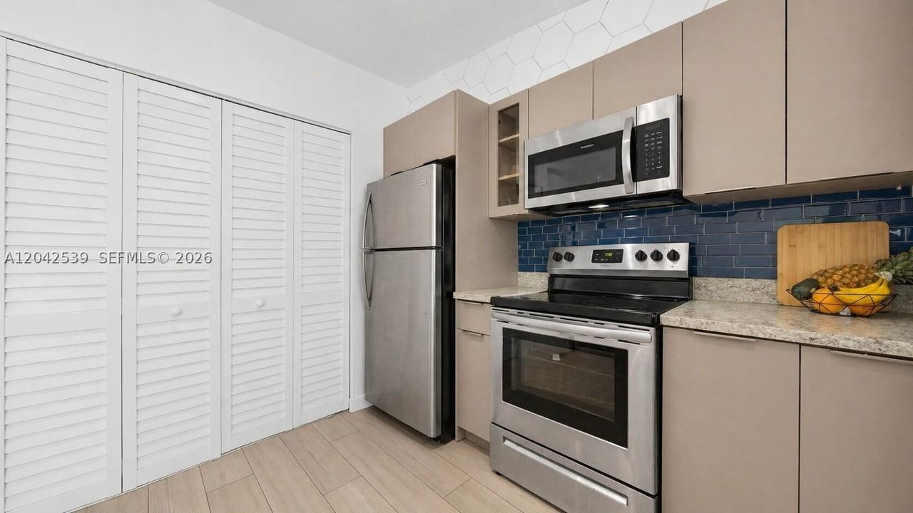 1704 Rodman St #1 - Photo 4 of 21
