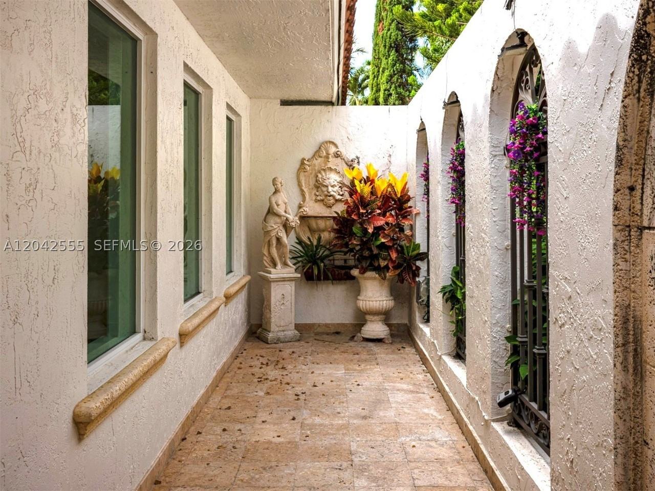 4409 Monserrate St - Photo 4 of 15