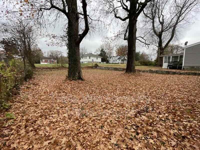 802 Rolwes Ave - Photo 4 of 36