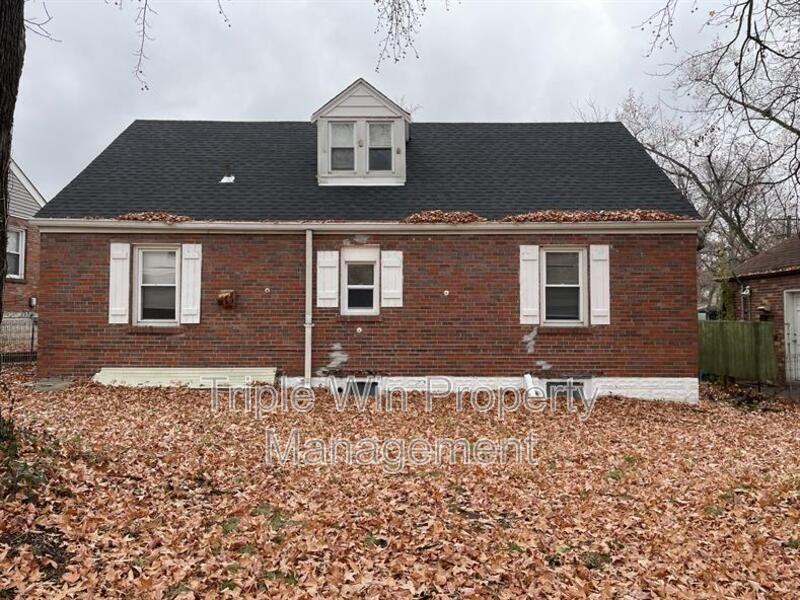 802 Rolwes Ave - Photo 6 of 36