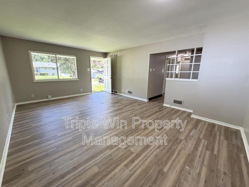 1654 Mowbry Ln - Photo 3 of 18