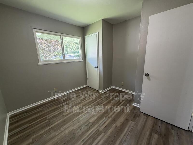1654 Mowbry Ln - Photo 4 of 18