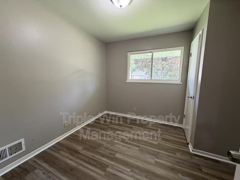1654 Mowbry Ln - Photo 5 of 18