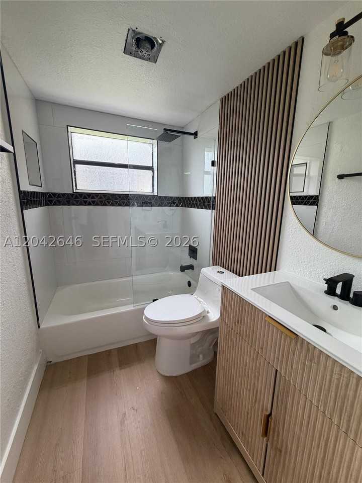 10008 Nw 6th St #103 - Photo 6 of 9