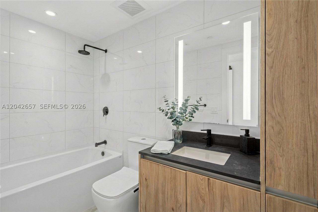 650 Ne 2nd Ave #3412 - Photo 4 of 23