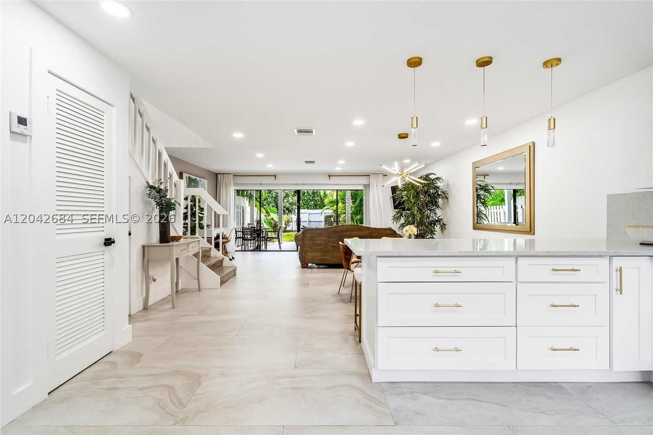 1301 Sw 10th Ave #105 - Photo 3 of 50