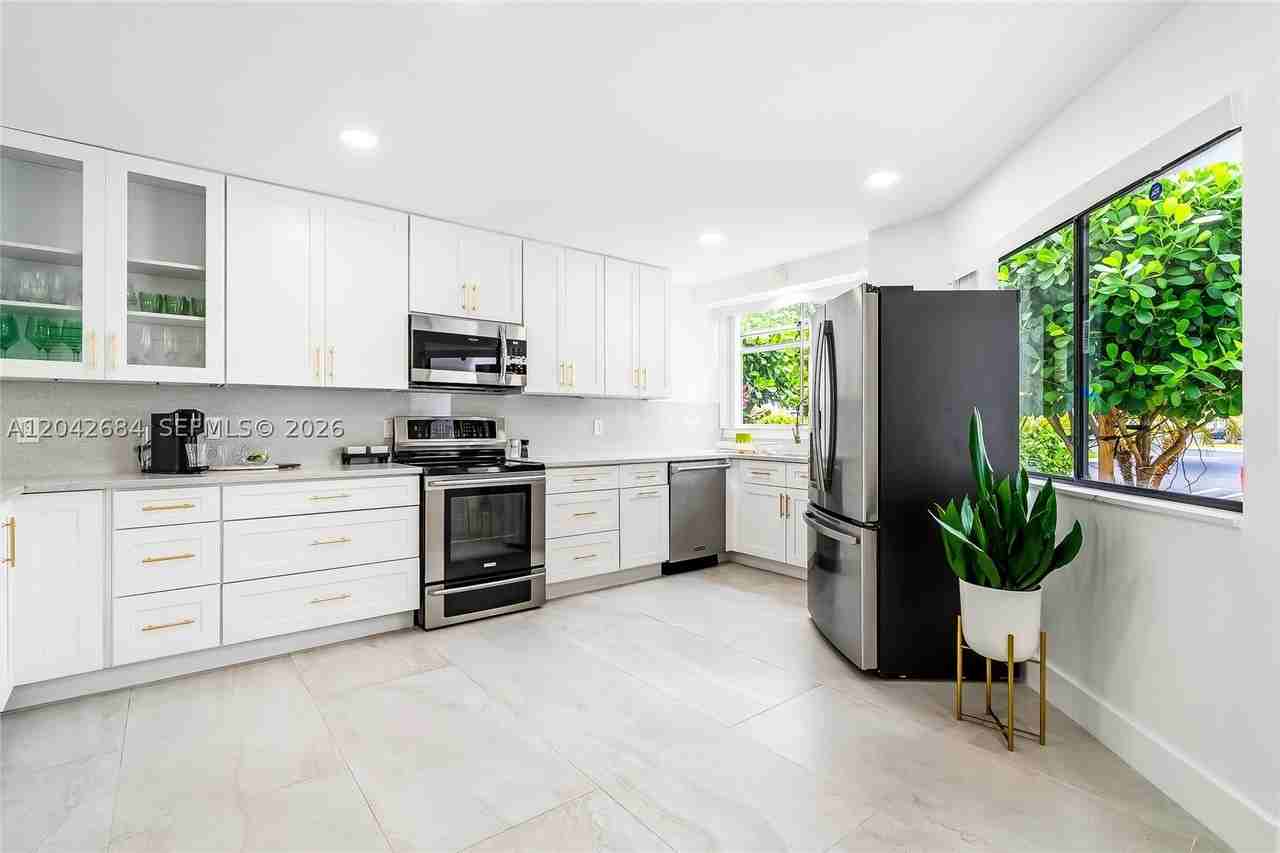 1301 Sw 10th Ave #105 - Photo 5 of 50