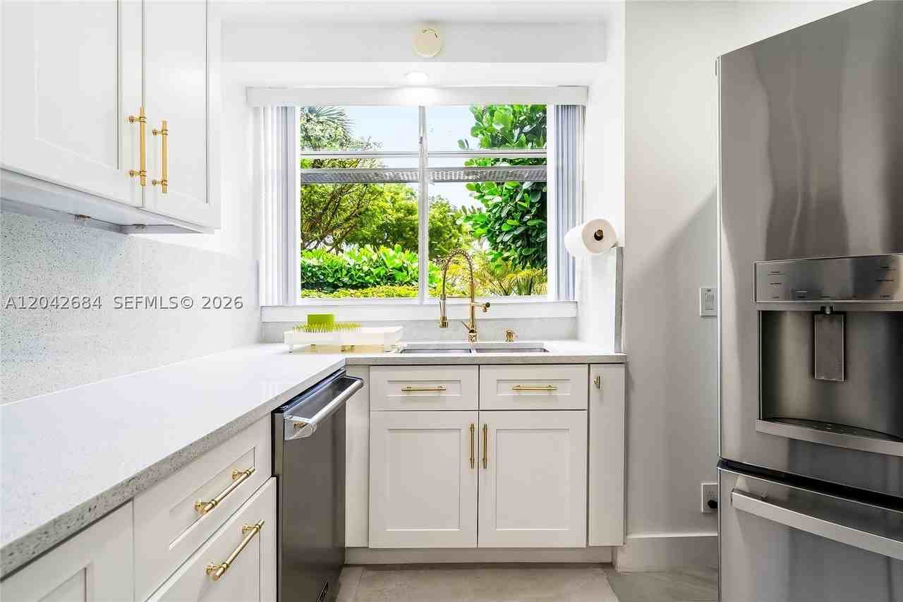 1301 Sw 10th Ave #105 - Photo 7 of 50