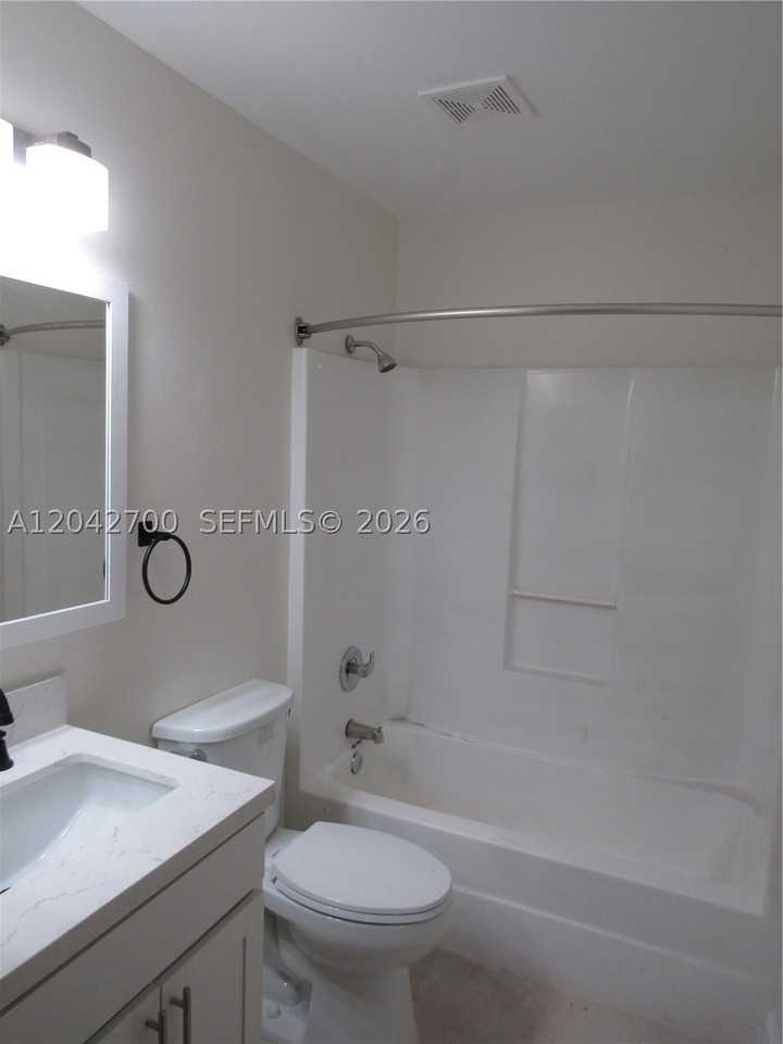 4525 28th St Sw #4525 - Photo 4 of 10