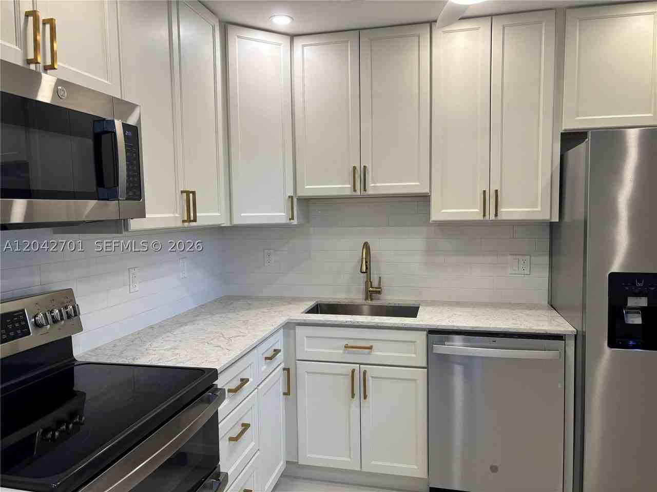 300 Berkley Rd #103 - Photo 4 of 31