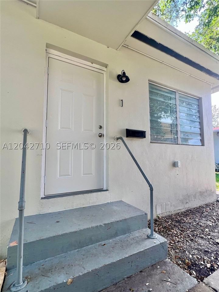 962 Nw 6th St #1 - Photo 2 of 14