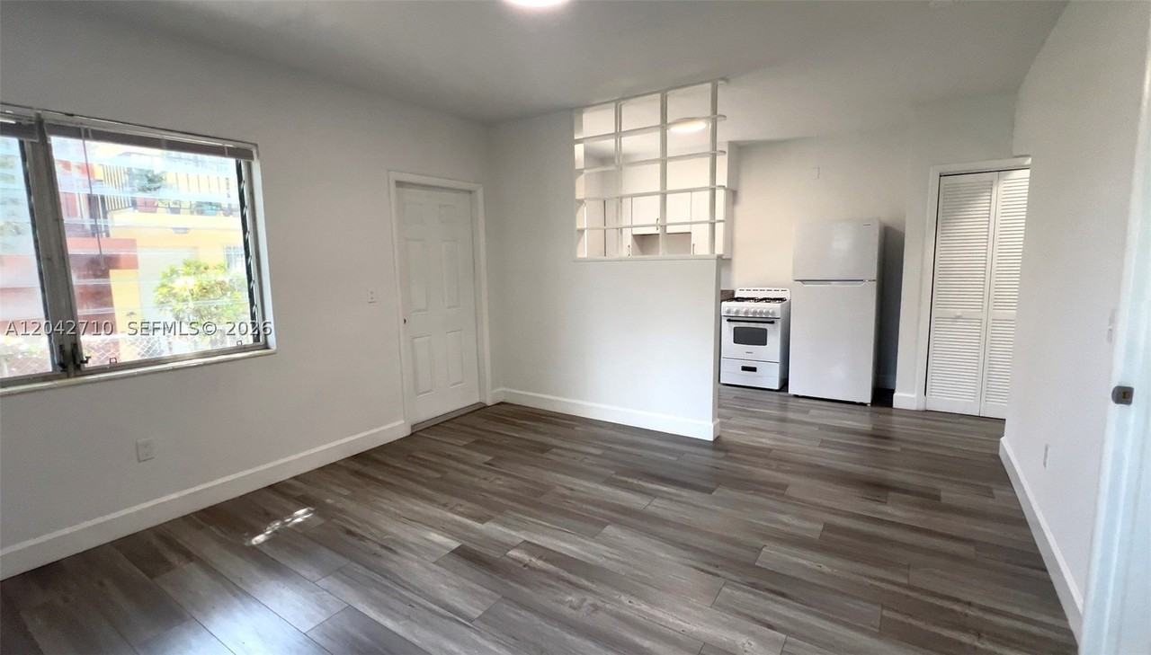 962 Nw 6th St #1 - Photo 6 of 14