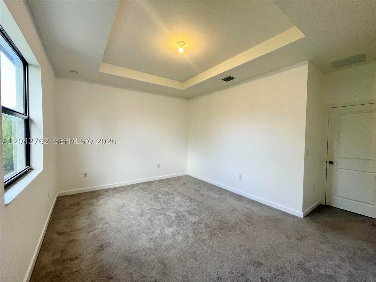 307 Ne 208th Ter - Photo 4 of 21