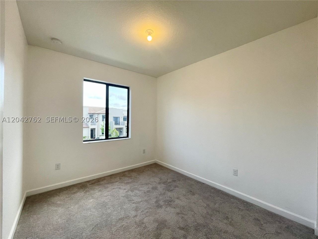 307 Ne 208th Ter - Photo 5 of 21