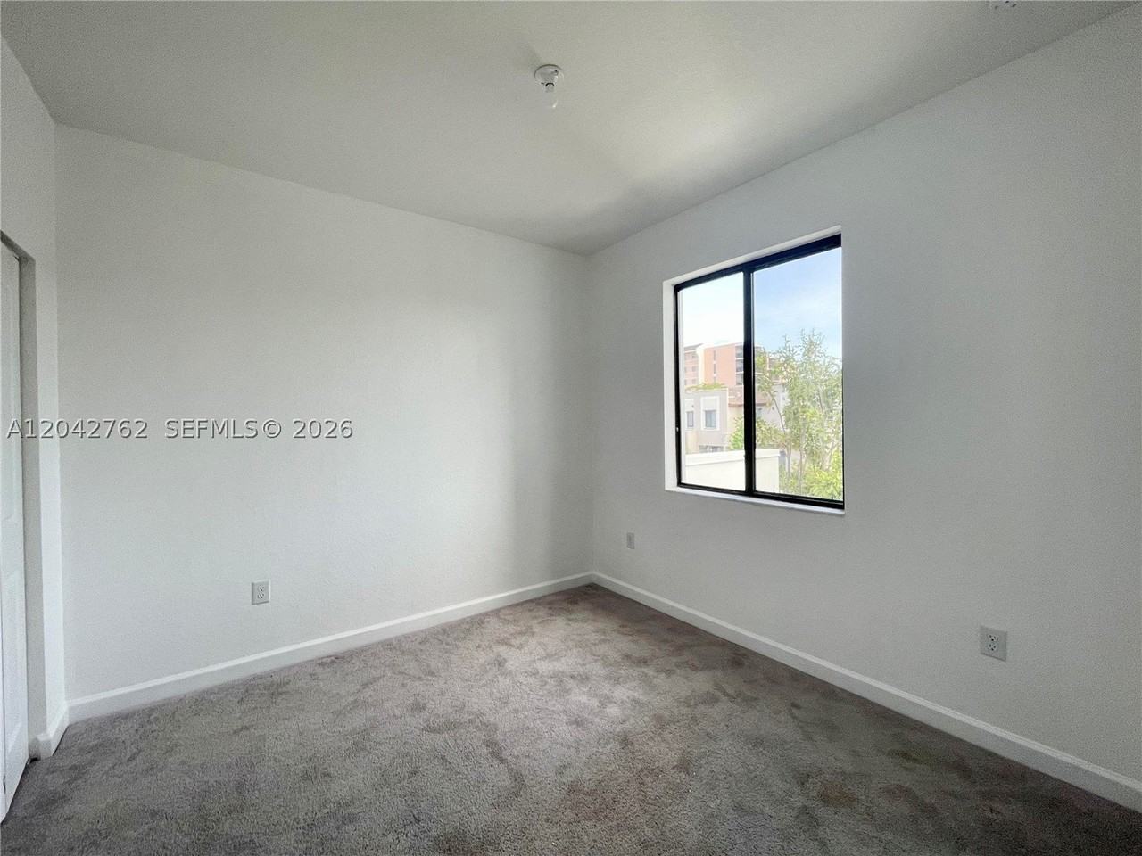 307 Ne 208th Ter - Photo 6 of 21