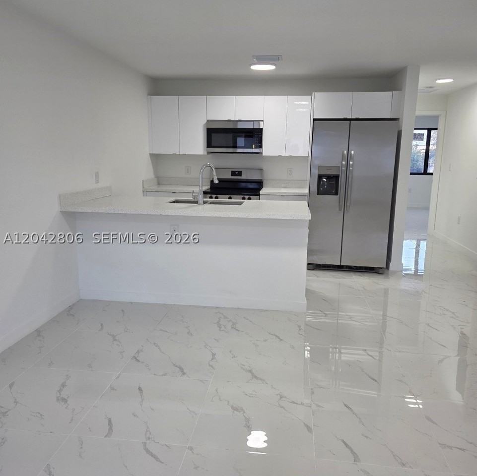 2729 Nw 44th St #2729 - Photo 3 of 12