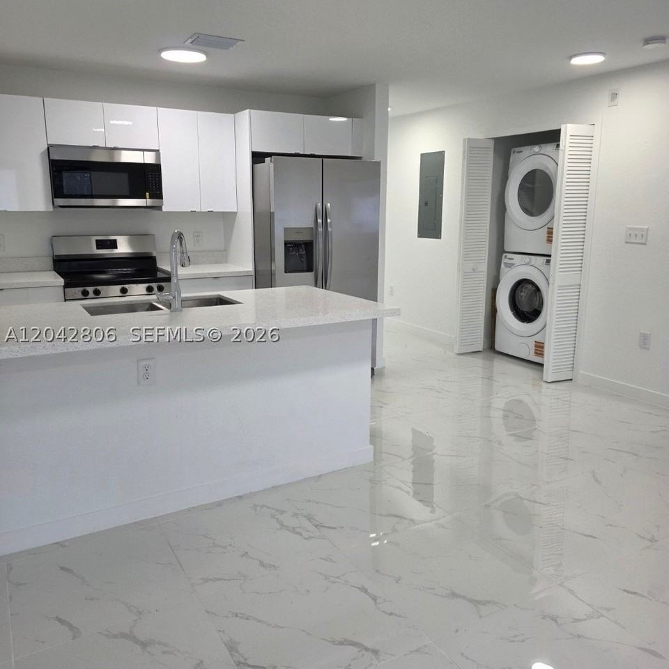 2729 Nw 44th St #2729 - Photo 4 of 12