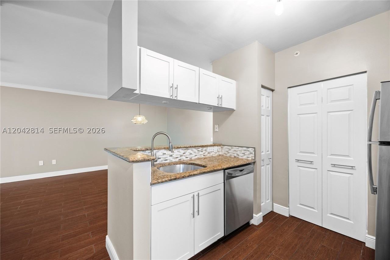 3102 Tuscany Way #3102 - Photo 5 of 38