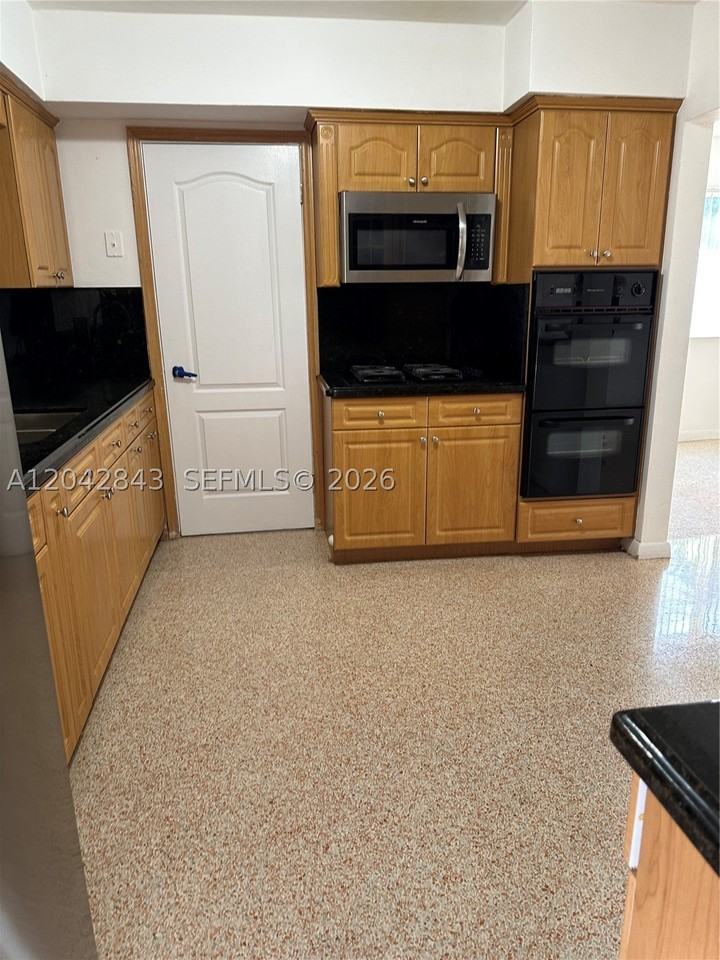 7931 Sw 13th Ter #7931 - Photo 5 of 24