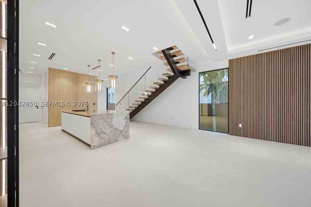 1314 Ne 16th Ter #B - Photo 4 of 50