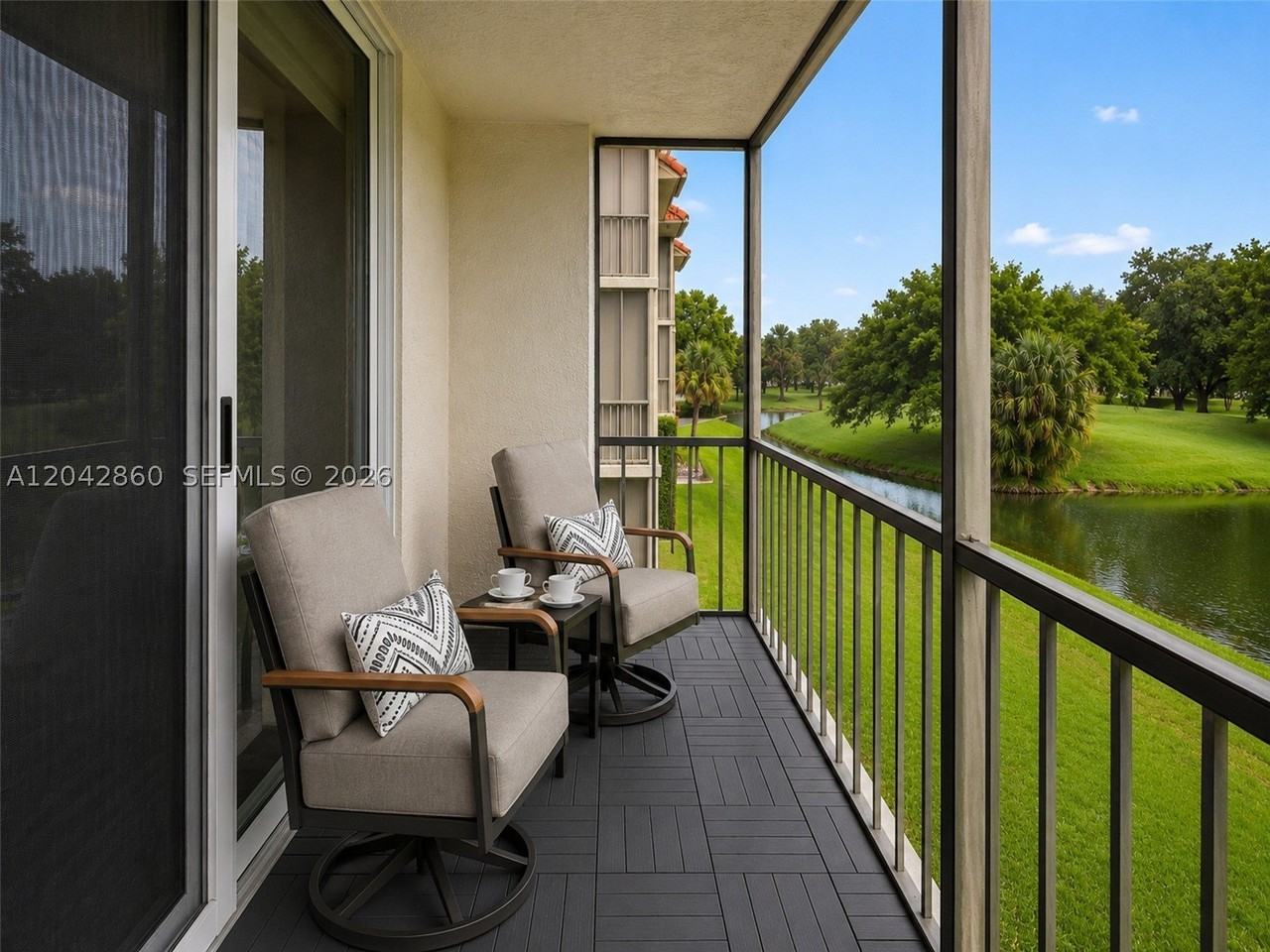 800 S Hollybrook Dr #205