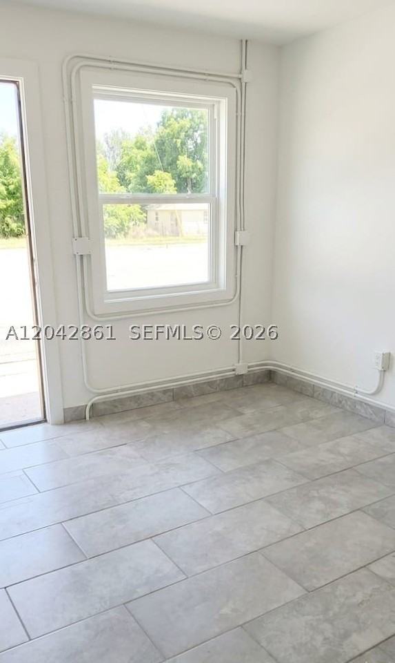 240 Sw 6th St #1 - Photo 3 of 4