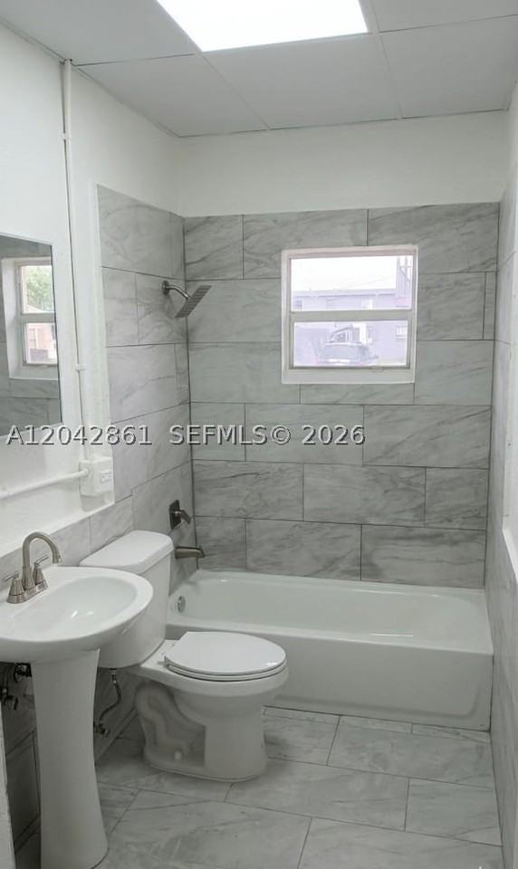 240 Sw 6th St #1 - Photo 4 of 4