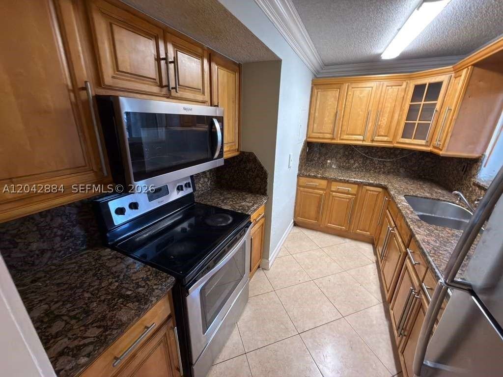 2735 W 52nd St #109 - Photo 3 of 10