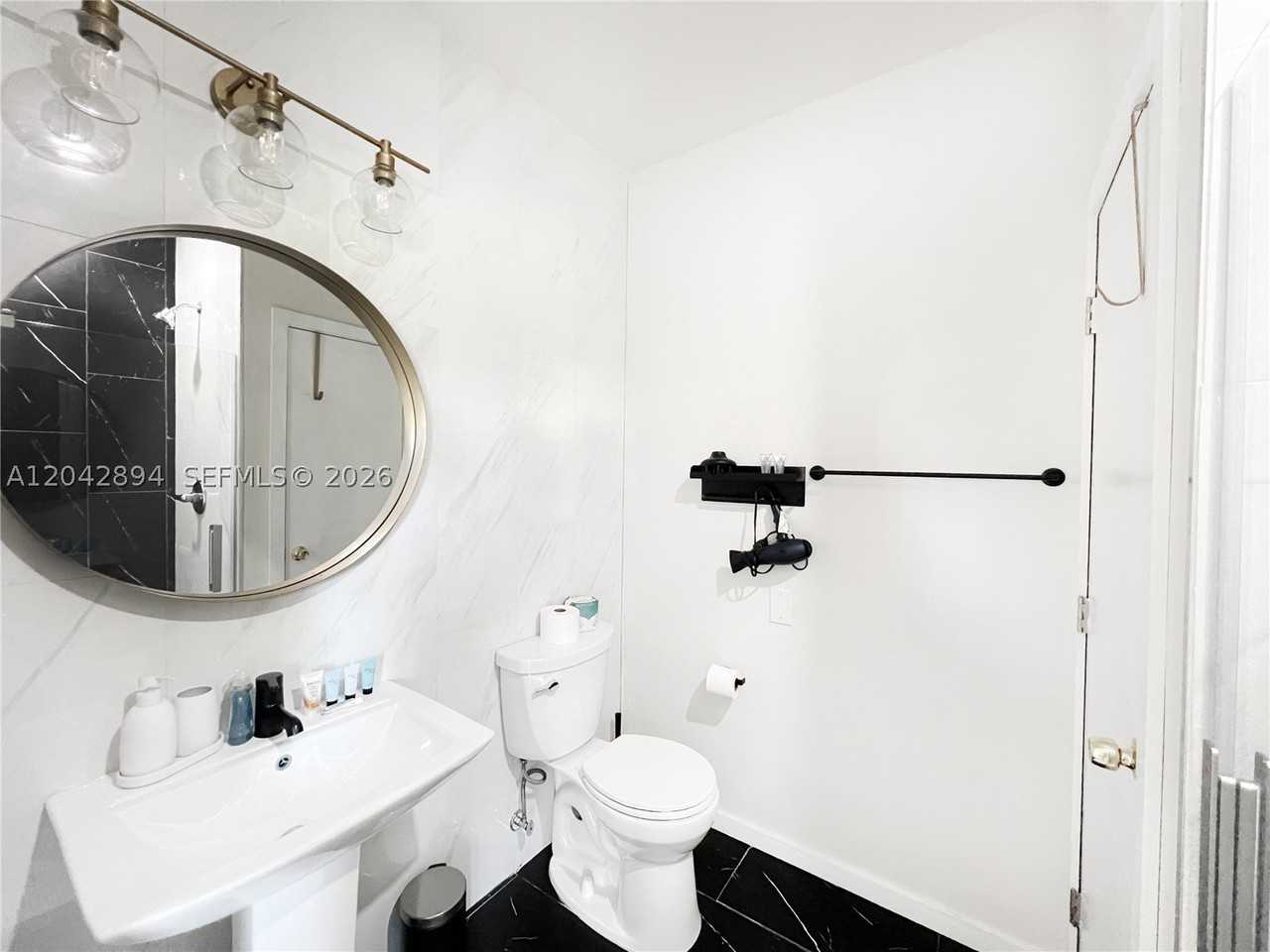 513 Sw 18th Ct #2 - Photo 7 of 8