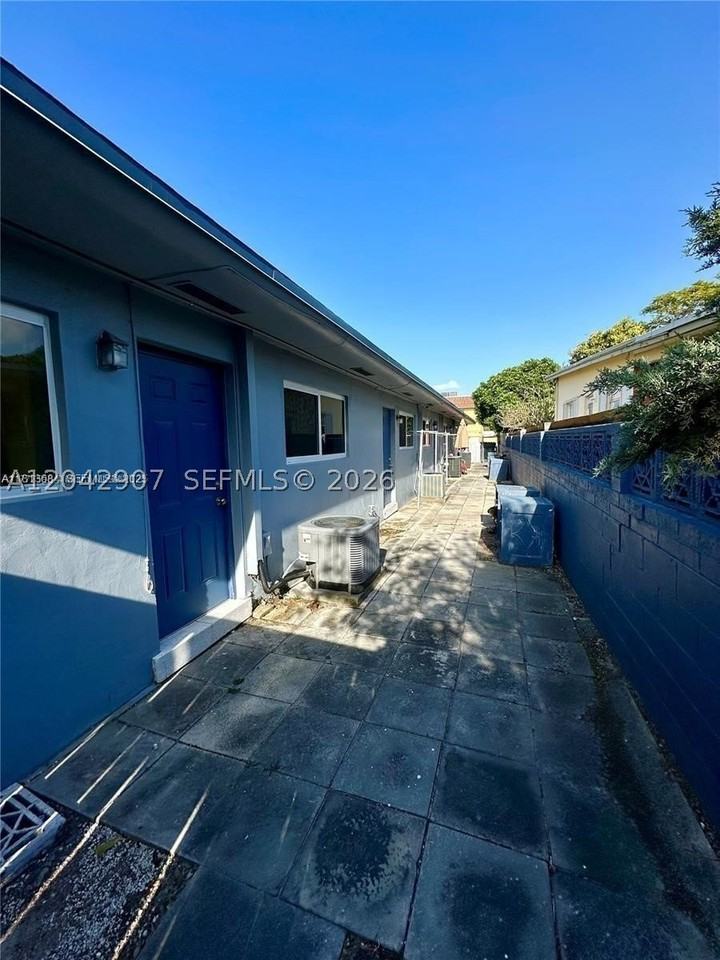 1821 N 17th Ct #26 - Photo 4 of 22