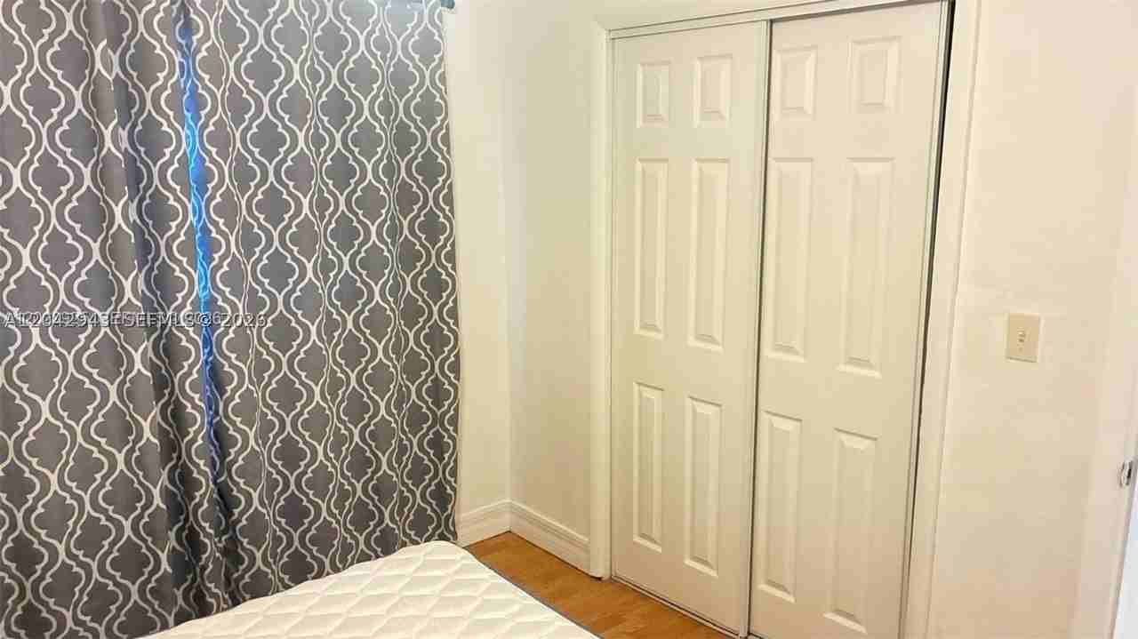 427 Sw 6th St #4 - Photo 6 of 9