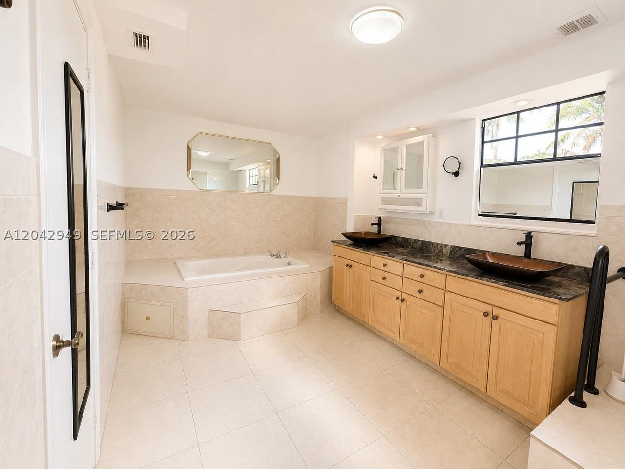 401 Nw 198th St - Photo 4 of 13