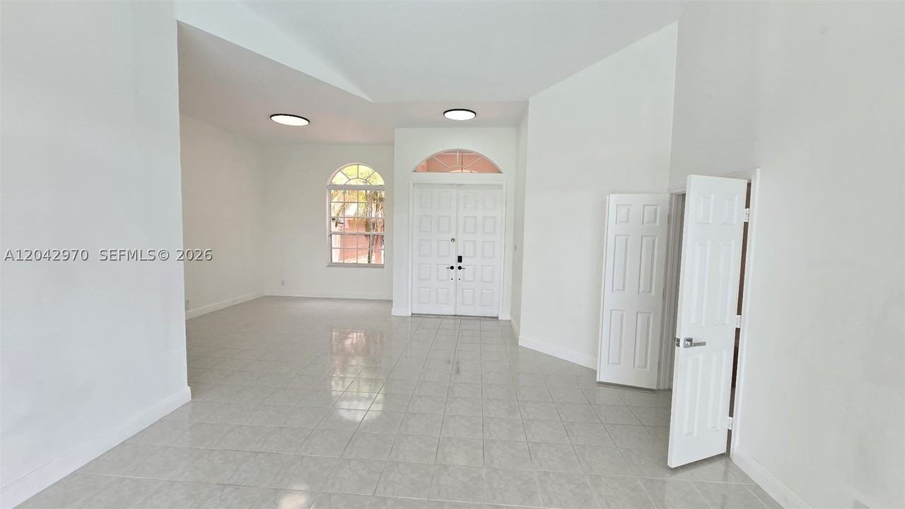 10320 Guatemala St - Photo 2 of 20