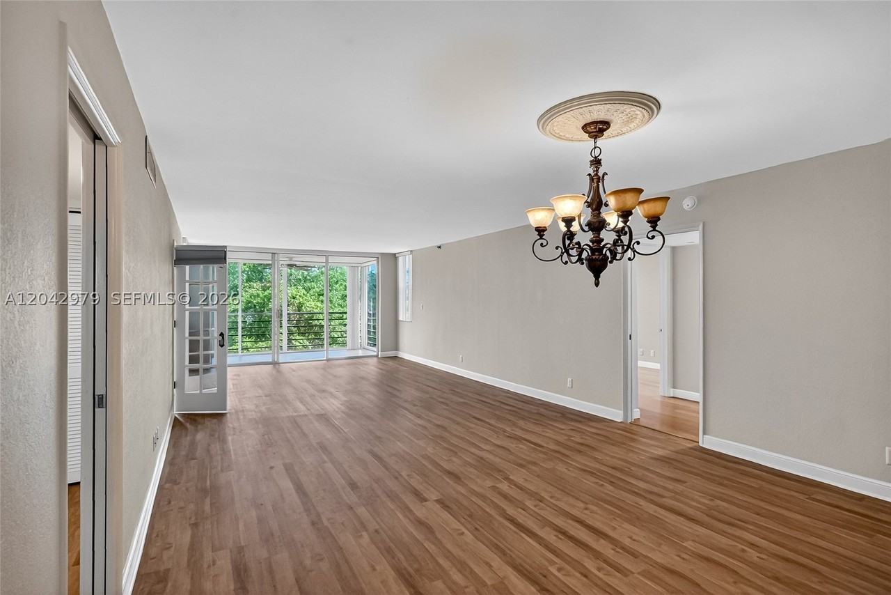 4015 W Palm Aire Dr #502 - Photo 3 of 31