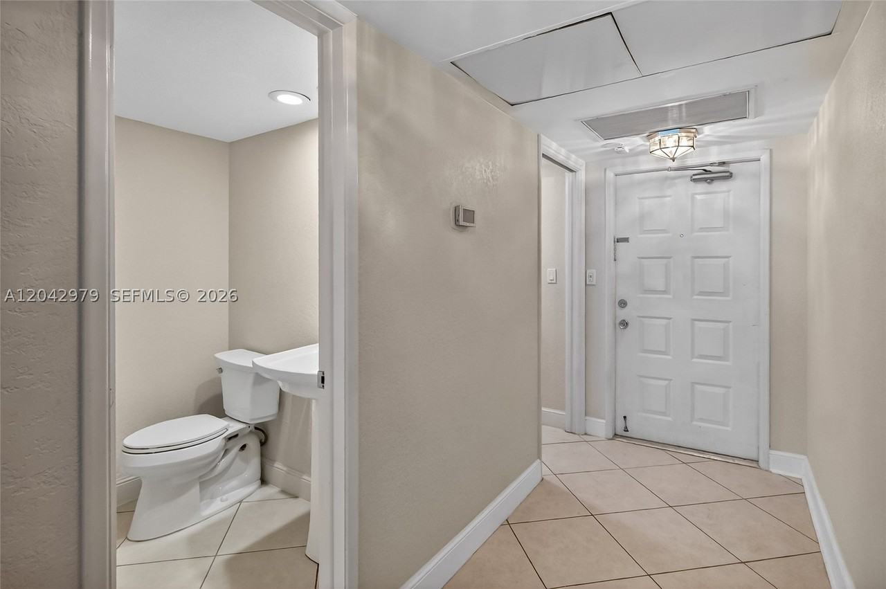 4015 W Palm Aire Dr #502 - Photo 4 of 31