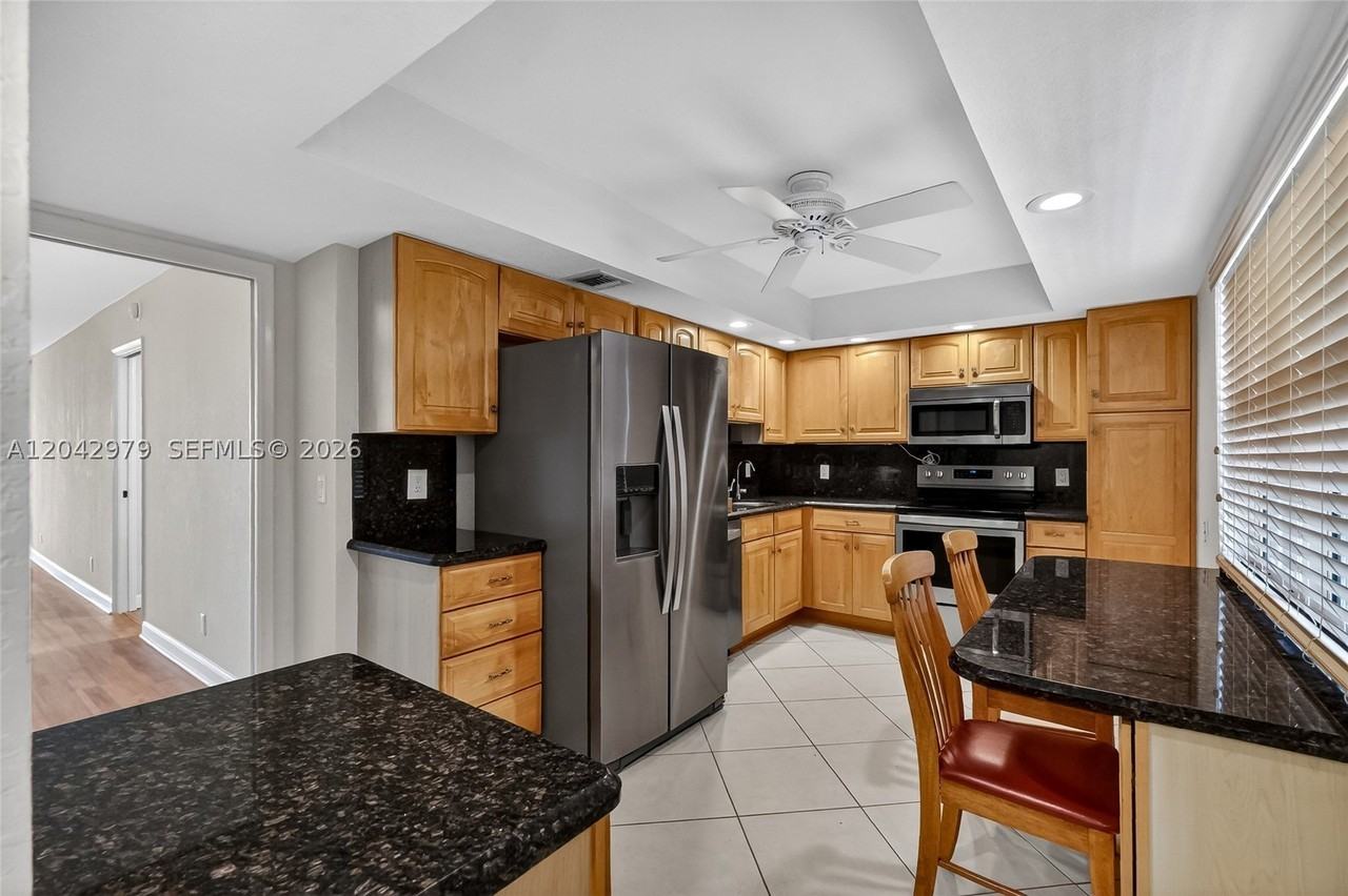 4015 W Palm Aire Dr #502 - Photo 6 of 31