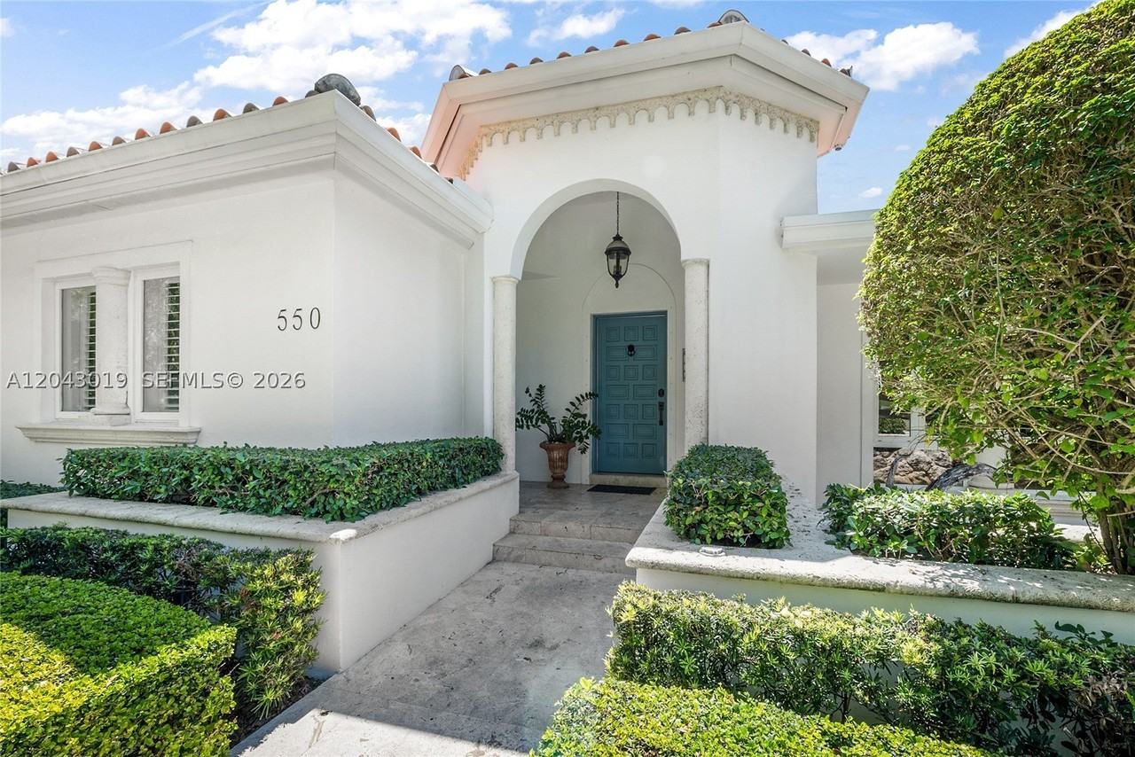 550 Jeronimo Dr - Photo 2 of 10