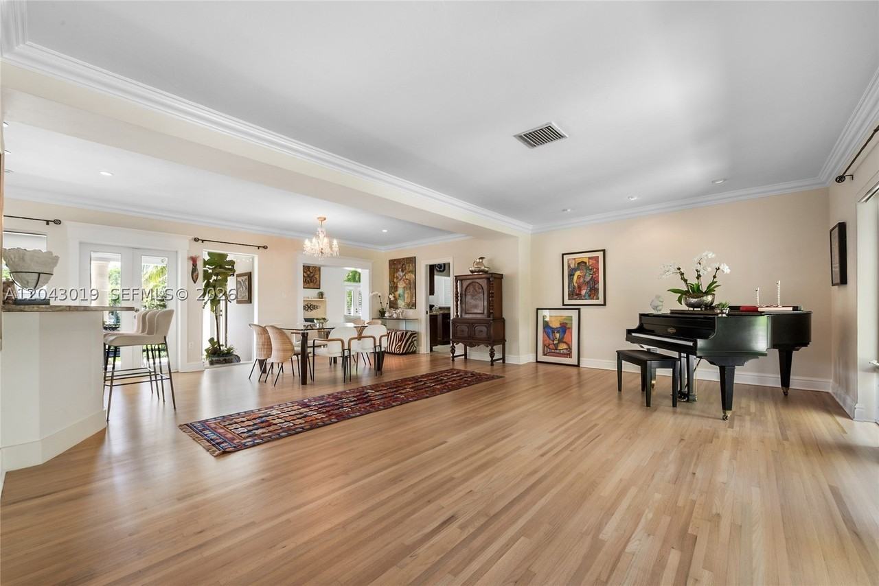 550 Jeronimo Dr - Photo 3 of 10