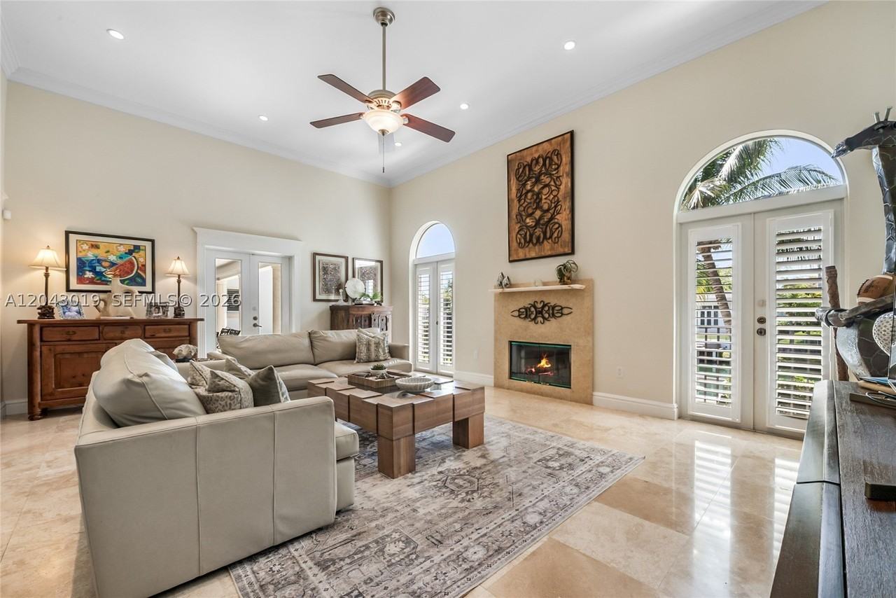 550 Jeronimo Dr - Photo 5 of 10